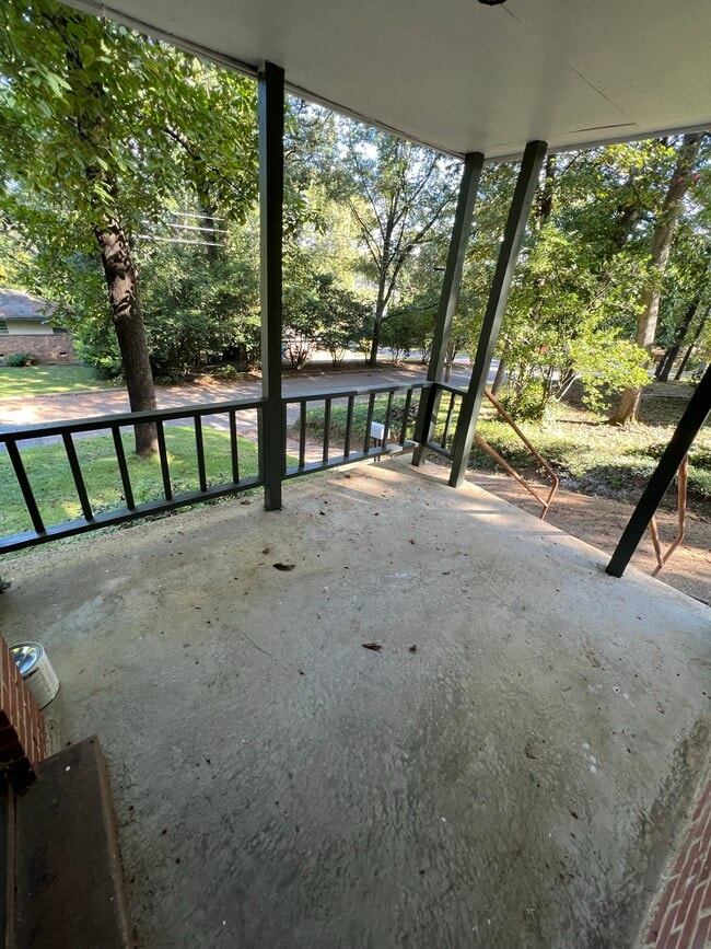 Building Photo - 3366 Willow Lane Dr