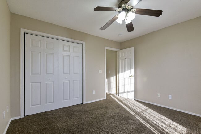 Building Photo - 325 Tall Oaks Dr