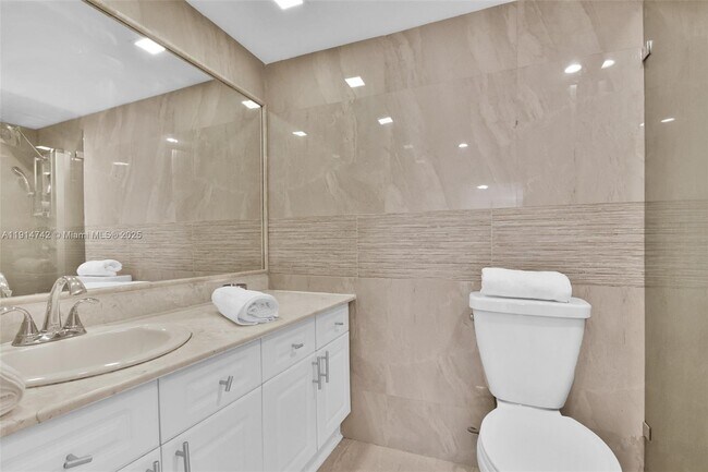 Building Photo - 2301 Collins Ave