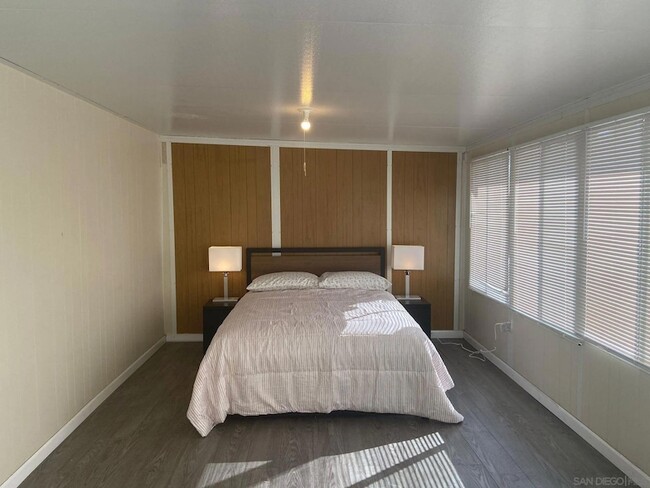 Building Photo - 5442 San Onofre Terrace