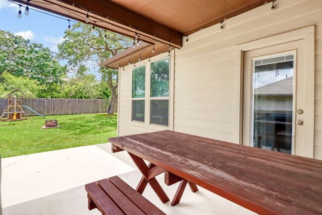 Building Photo - "Charming 3-Bedroom San Antonio Home with Granite Elegance - 1854 Sq Ft of Comfort!"