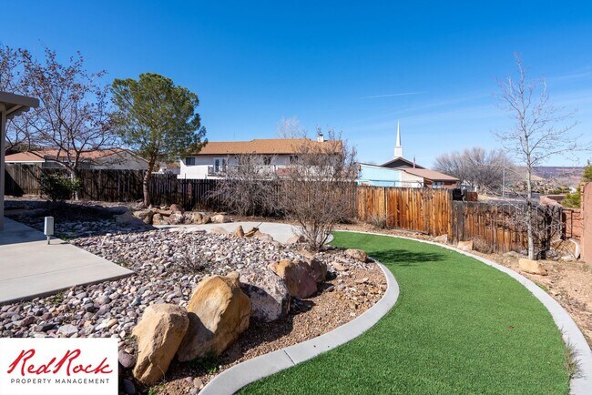 Building Photo - Spacious 3 Bedroom Single-Level Home in Bl...