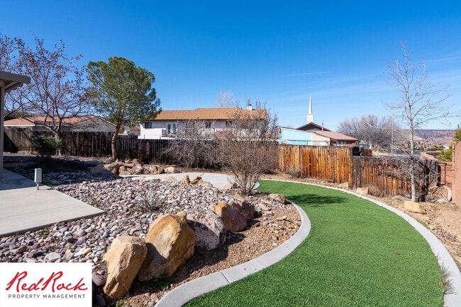 Building Photo - Spacious 3 Bedroom Single-Level Home in Bloomington Hills