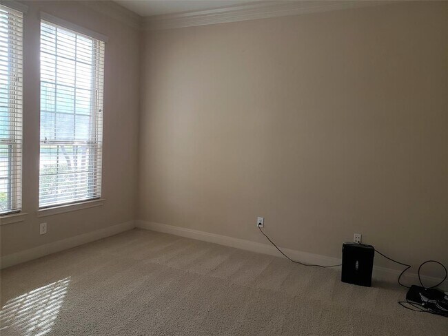 Building Photo - 5402 Valley Country Ln