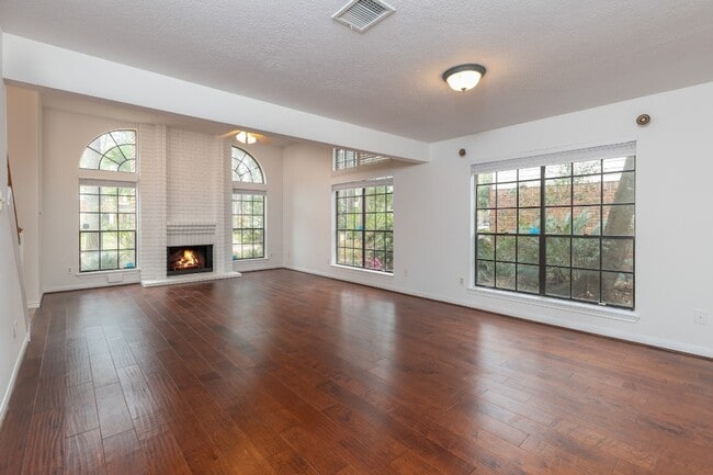 Building Photo - 3223 Golden Willow Dr