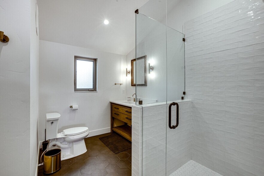 Building Photo - 574 Danube Dr