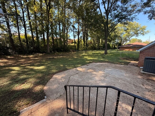 Building Photo - 578 Westmoreland Pl