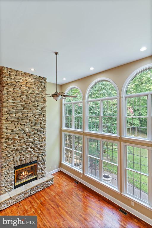 Building Photo - 45105 Mill Creek Way