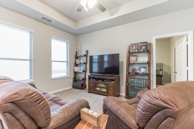 Building Photo - 14800 Belclaire Ave