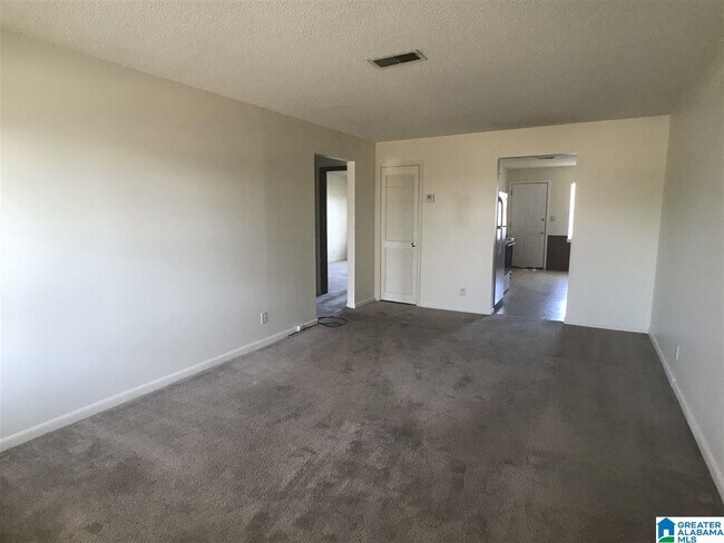 Building Photo - 650 S Parkell Ave