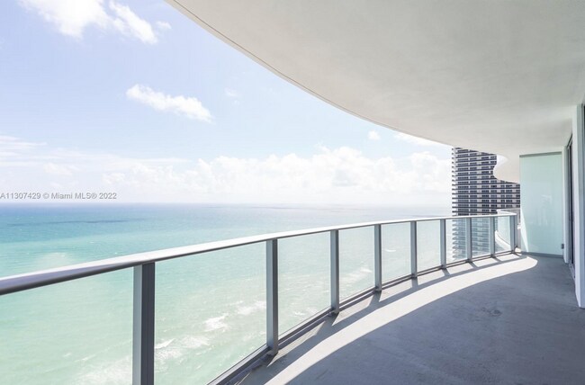 Primary Photo - Season Rent at Hyde Beach 2/2