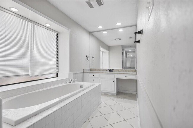 Building Photo - 903 Joel Dr