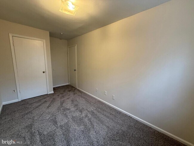 Building Photo - 4 Manchester Ct