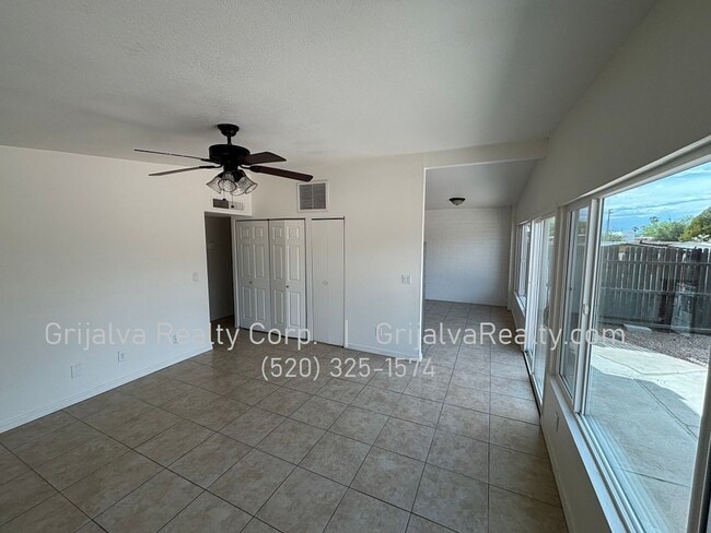 Building Photo - 3 Bedroom, 2 Bath House for Rent on the Eastside (Irvington/Kolb)