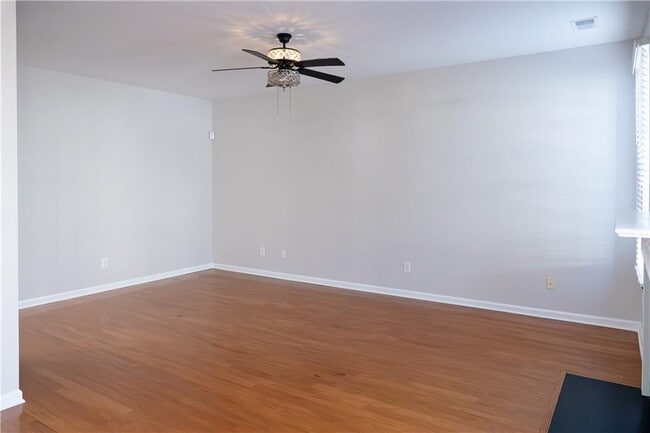 Building Photo - 3090 Branham Dr