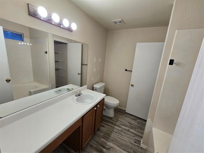 Building Photo - 2011 Garrison Dr