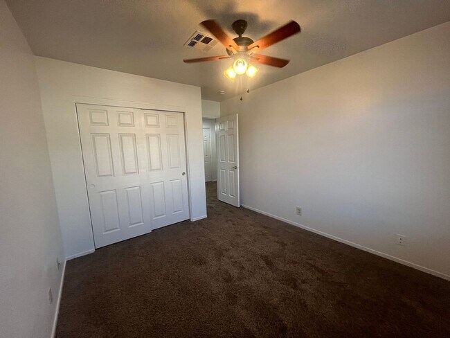 Building Photo - Desert Shores Beauty is like living in your own personal suite!