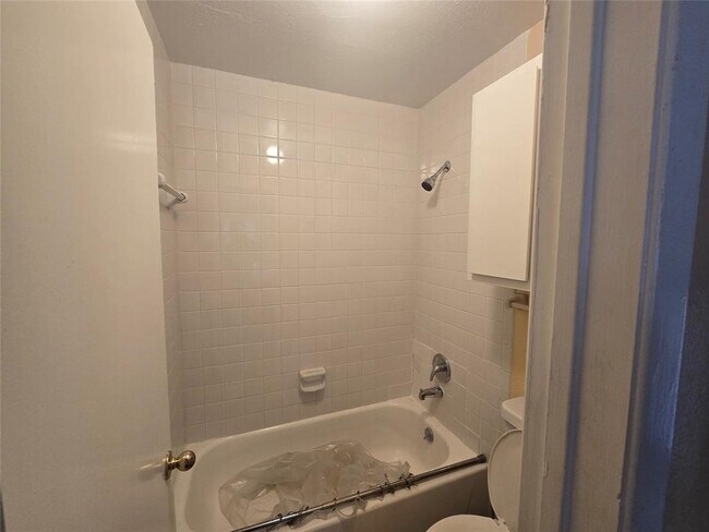 Building Photo - 2626 Holly Hall St