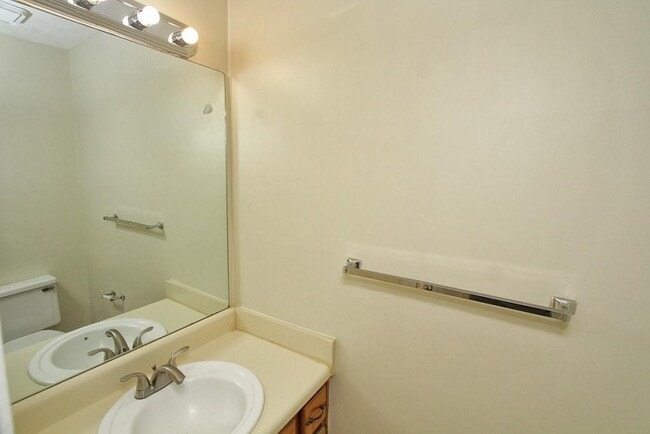 Building Photo - 210 Arborfield Way