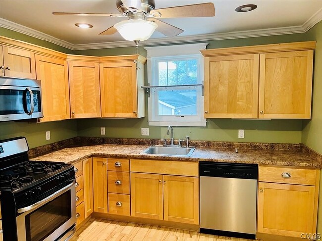 Building Photo - 1005 Gotham St