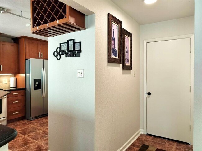 Building Photo - 20313B Sunny Shores Dr