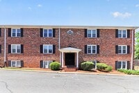 Building Photo - Lovely Two Bedroom Condo in Cotswold!