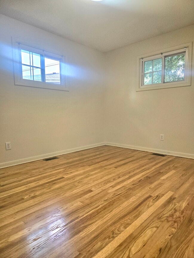 Building Photo - 107 Wayside Dr