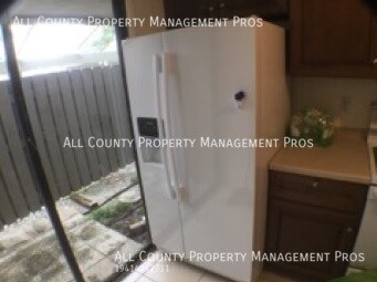 Building Photo - First Floor/Pet Friendly/Pool/GREAT Location