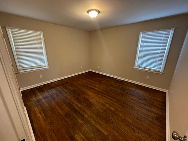 Building Photo - 3 bed 1 bath in Atlanta!