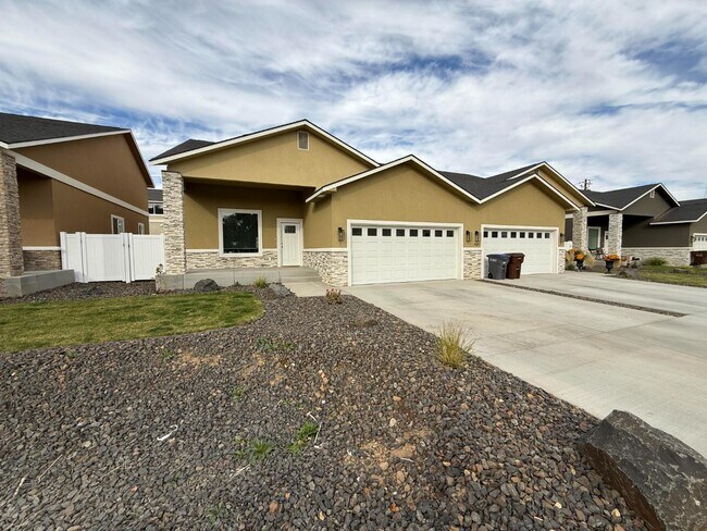 Building Photo - 9003 Palestine Way
