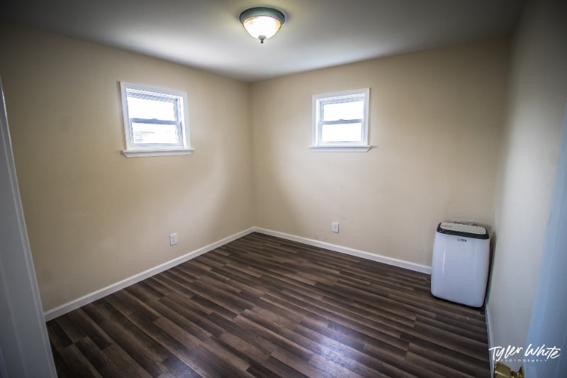 Building Photo - 542 W Maple Ave