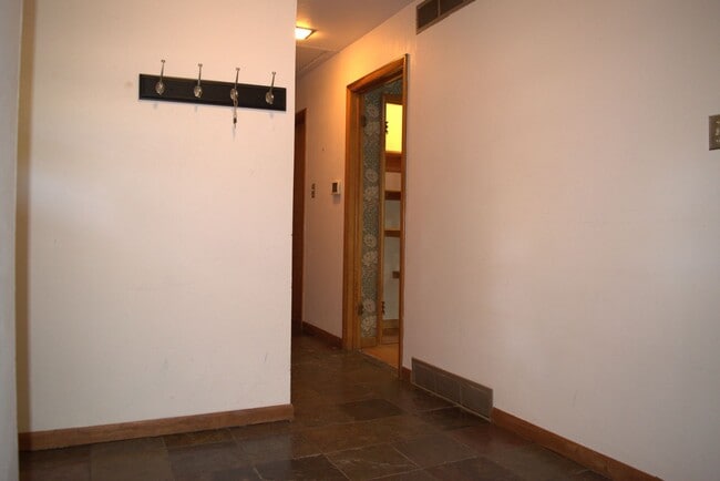Building Photo - Marvelous 4 Bed 2.5 Bath House In Quarry H...