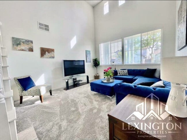 Building Photo - Stunning, 5BD/3BA Home, in West Sacramento with a Pool and BBQ!