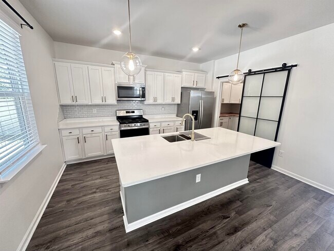 Building Photo - 340 Emery Oak Dr