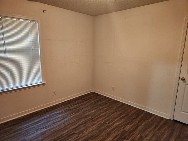 Building Photo - 4905 Black Oak Rd
