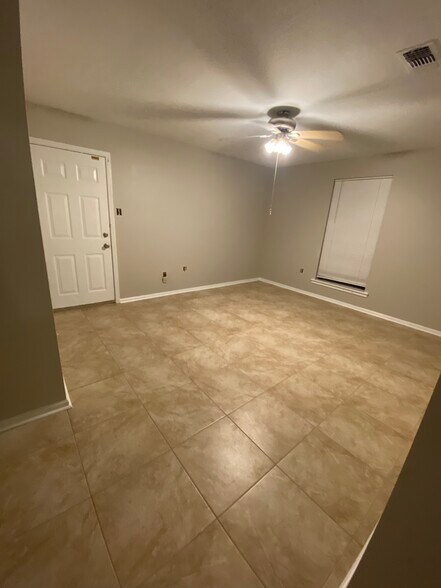 Master bedroom - 15346 Crystal Dr