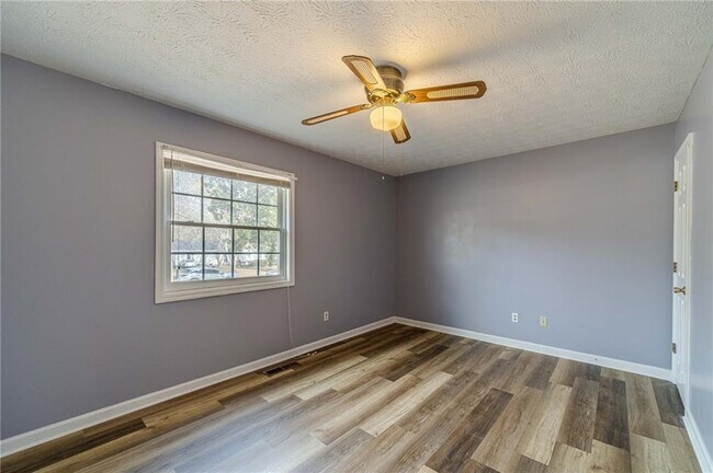 Building Photo - 3101 Brooks Dr