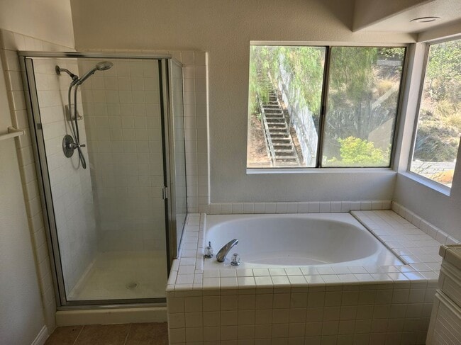 Building Photo - 2551 Kennedy Dr