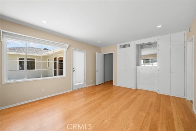Building Photo - 523 Meadows Dr