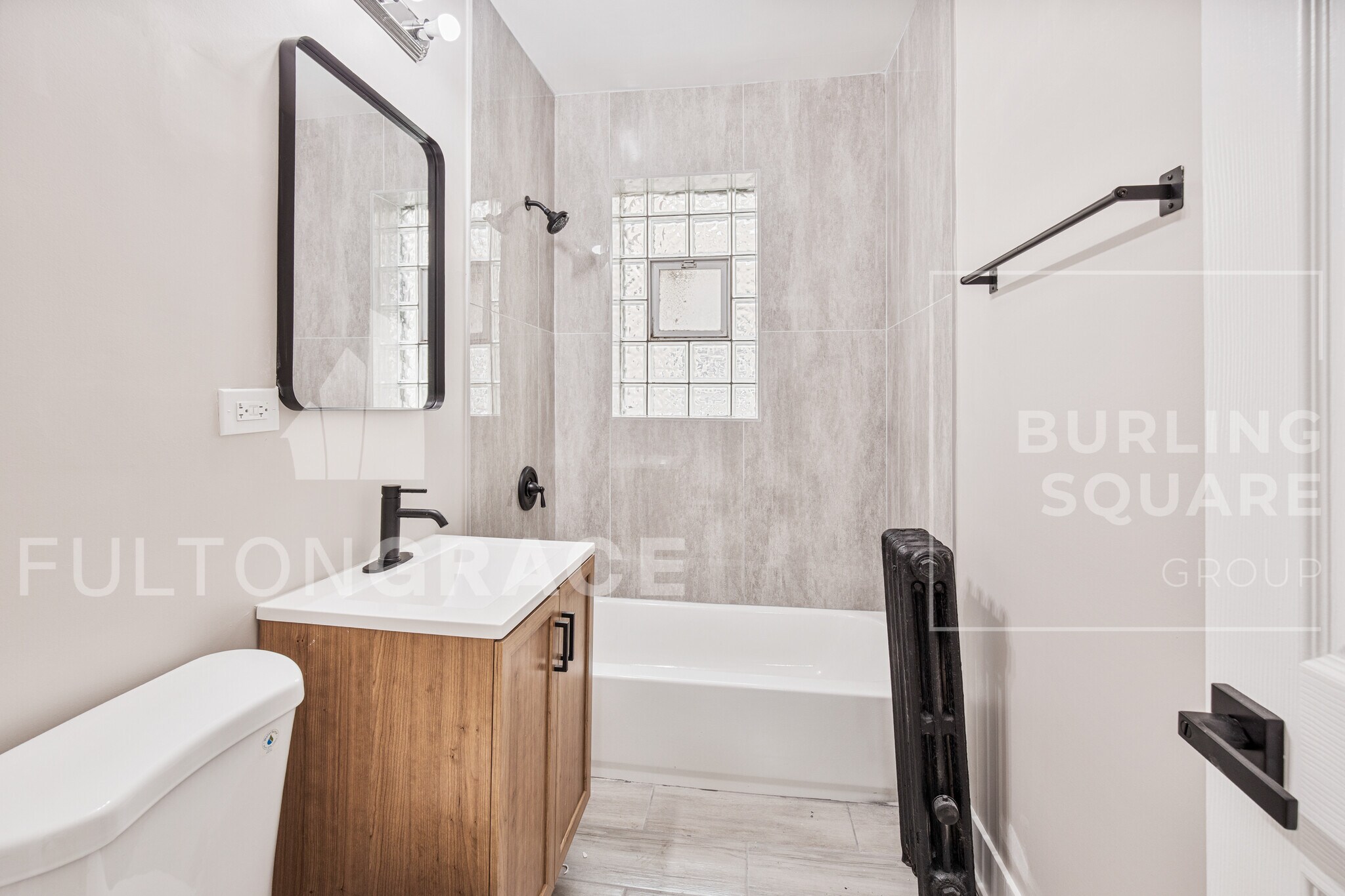 Building Photo - 7375 N Damen Ave