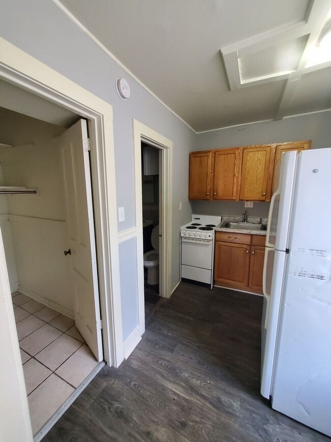Interior Photo - 316 - 320 Maple Ave 6 Unit