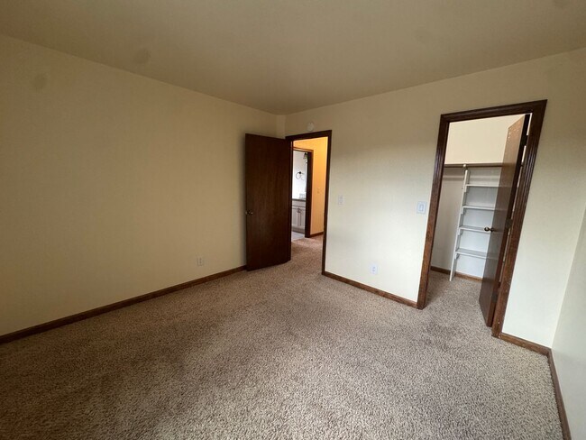 Building Photo - 4720 Oz Ct