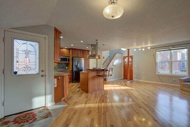 Building Photo - 3-bedroom home in Central Boulder