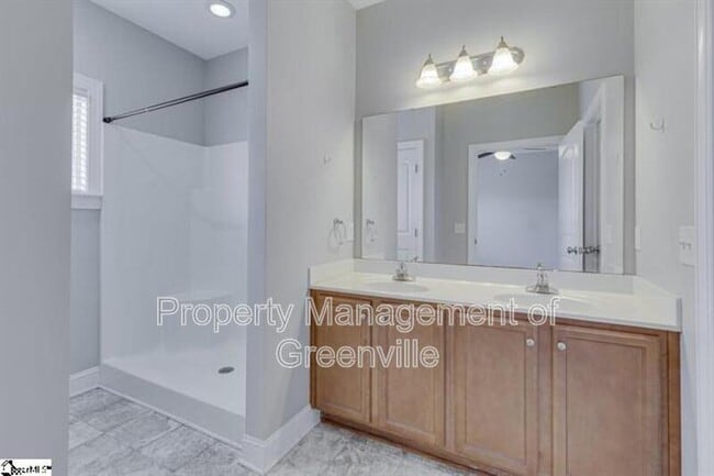 Building Photo - 334 Easterlin Way
