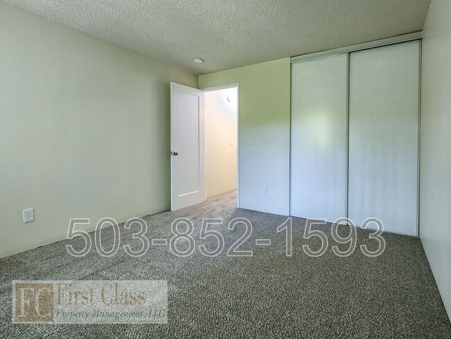 Building Photo - 3618 SW Beaverton Hillsdale Hwy