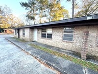 Building Photo - 1 bedroom, 1 bath duplex for rent in Dothan, AL - Section 8 approved! Check out this rental today.
