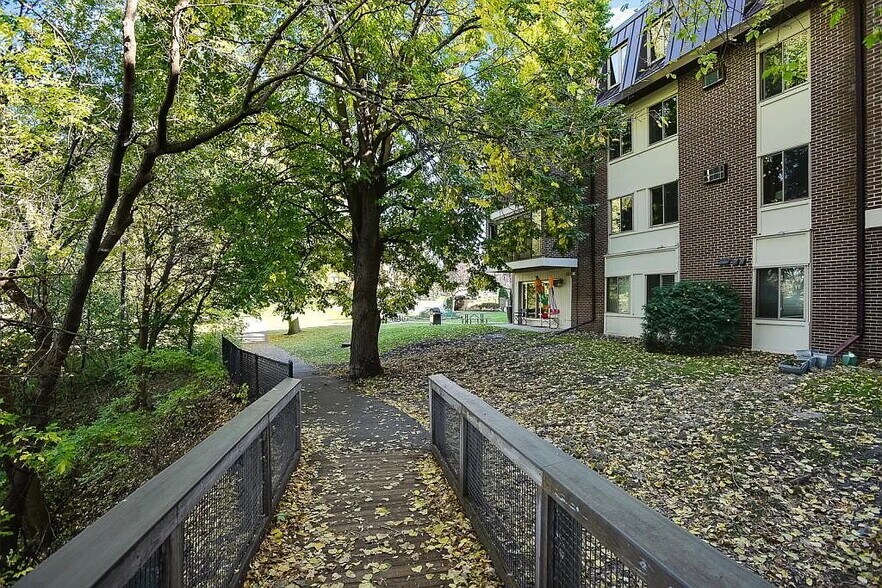 Building Photo - 4820 Park Commons Dr