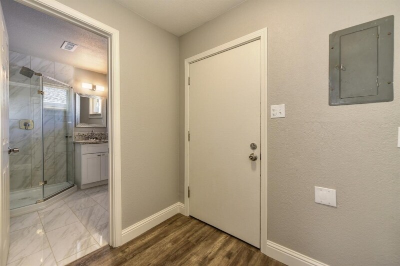 Building Photo - 7024 Woodmore Oaks Dr