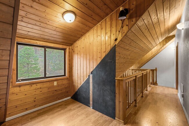 Building Photo - Florissant Home