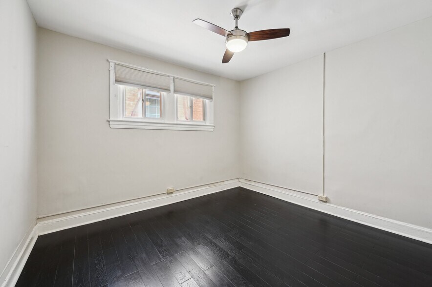 Building Photo - 2431 Linden Ave